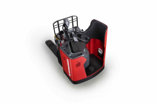 Raymond-8910-Rider-Pallet-Truck-Product-Shot-630x420.jpg